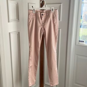 Rose color women’s pants worn once.66% cotton 32%polyester 2% spandex